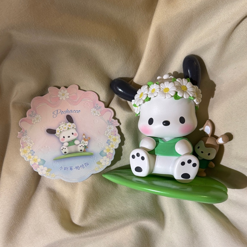 Pochacco Daisy Crown Figurine — White & Green Sanrio Spring Flower, NWOT